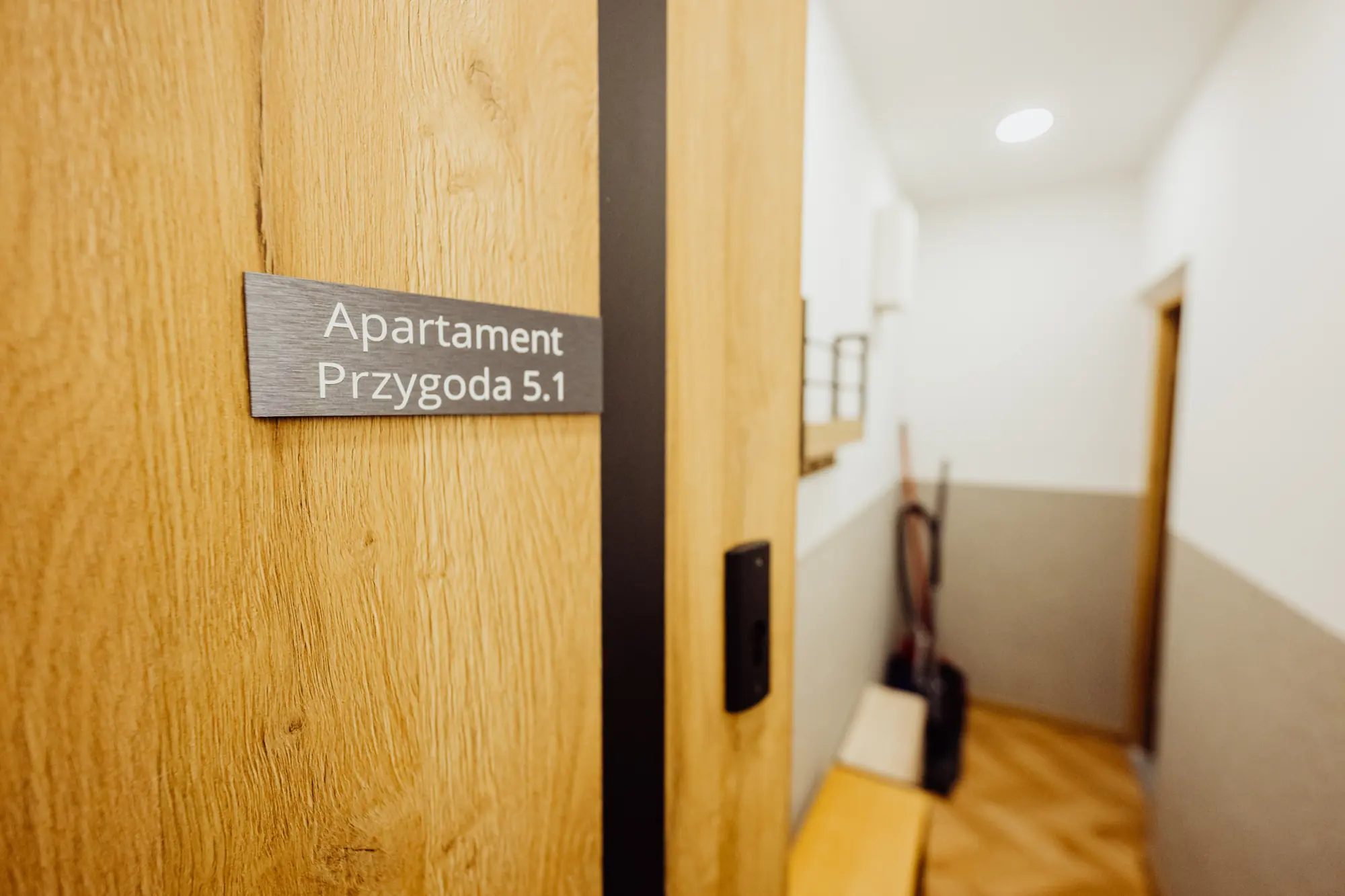 Tabliczka Apartament Przygoda przy wejsciu